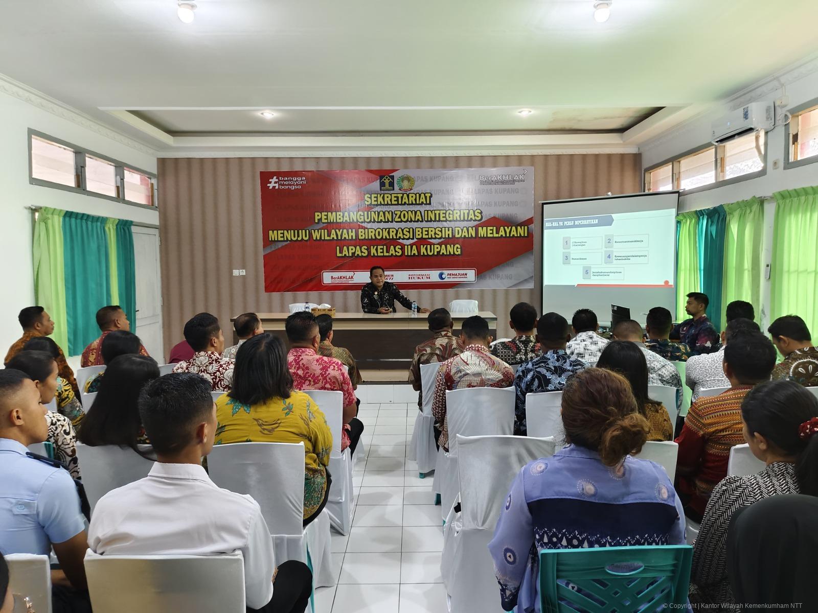 Komit Tingkatkan Profesionalisme Pegawai, Kasubag TU Lapas Kupang Sosialisasikan Tentang Hukuman Disiplin