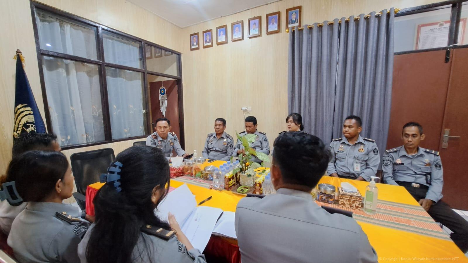 Gelar Monev Kinerja Petugas, Karupbasan Kupang Minta Jajaran Tingkatkan Kinerja dalam Pelaksanaan Tusi