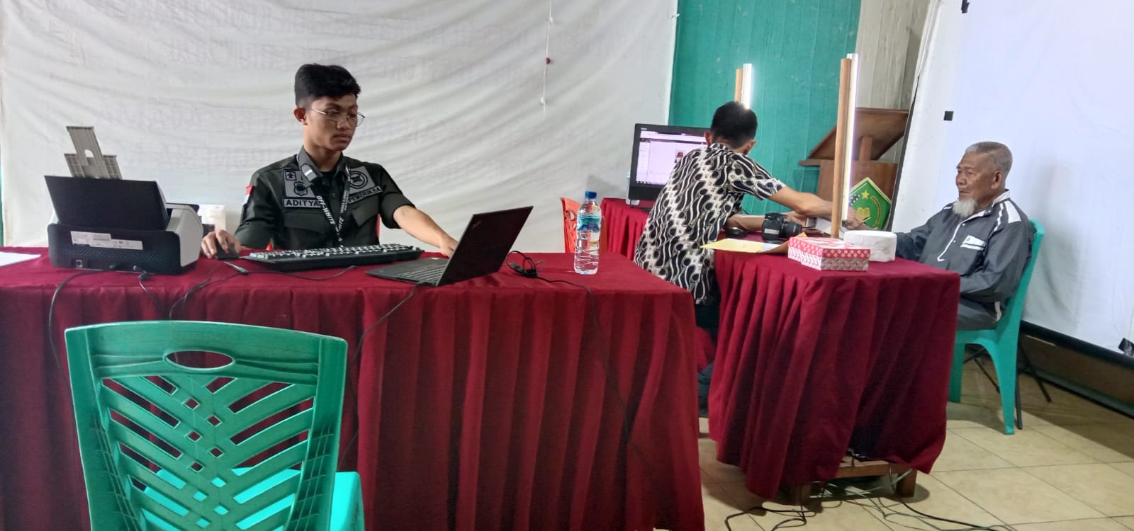Kanim Maumere Berikan Pelayanan Eazy Passport bagi calon Jemaah Haji/Umroh di Kabupaten Flores Timur
